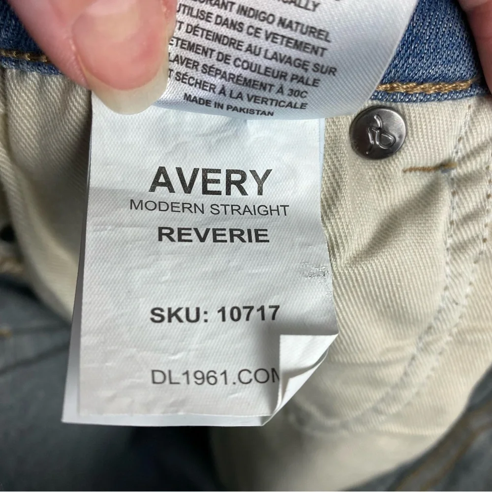DL1961 Avery Modern Straight Reverie Light Color Jean 28X34 New With Tags